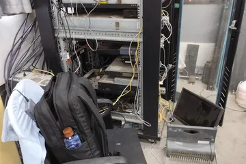 Server room environment used for on-site hardware diagnosis
