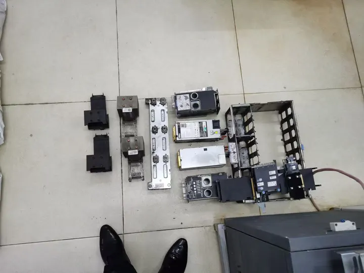 Dell PowerEdge R930 components removed for minimum-configuration cross-testing