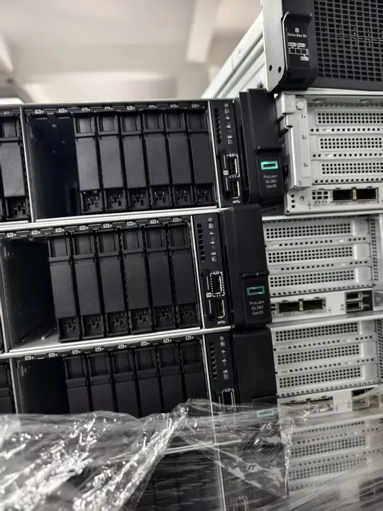 Multiple HPE ProLiant DL380 Gen10 8SFF servers grouped for inventory verification