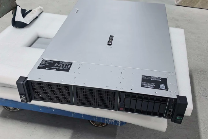 HPE ProLiant DL380 Gen10 barebone front and top view