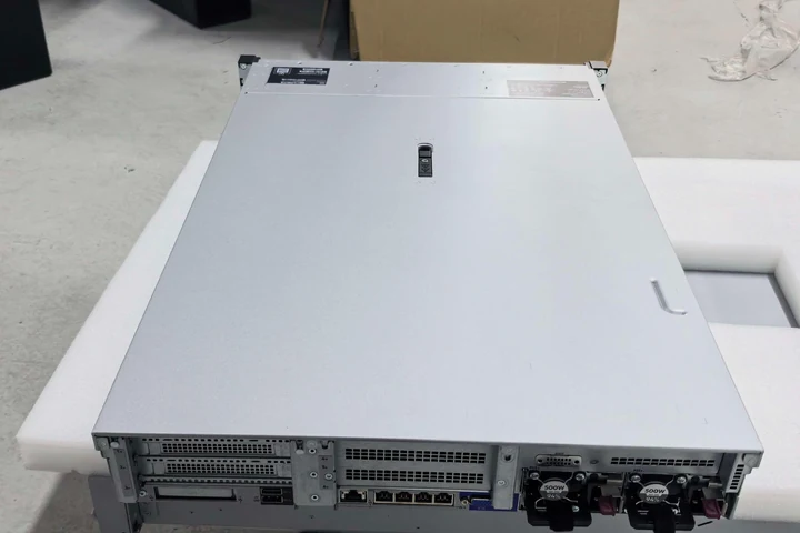 HPE ProLiant DL380 Gen10 barebone rear view