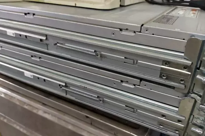 Rack rail kits and server accessories included in the on-site inventory